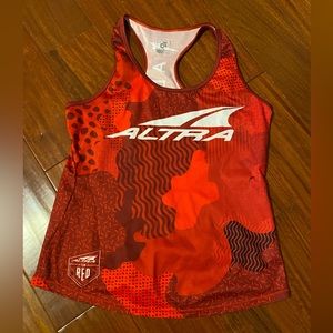 Altra Women’s camo Performance Tank